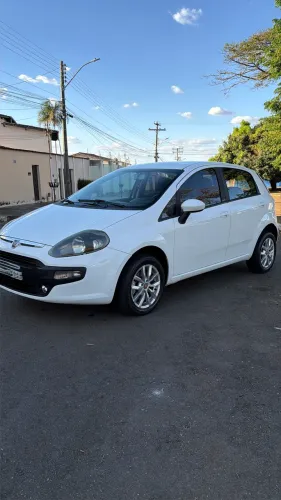 Fiat Punto Attractive 1.4 Fire Flex 8V 5P 2014