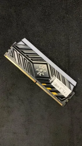 1X8GB XPG RGB 3000MHZ