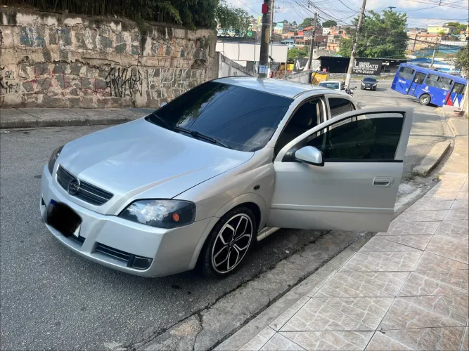Chevrolet Astra 2.0 8V/ CD 2.0 8V Hatchback 5P MEC 2004