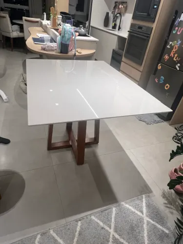 Mesa quadrada de vidro