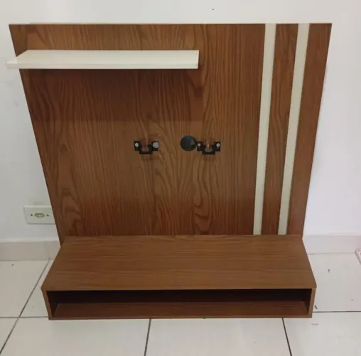 Painel Suspenso Montado Para TV até 32 Polegadas 