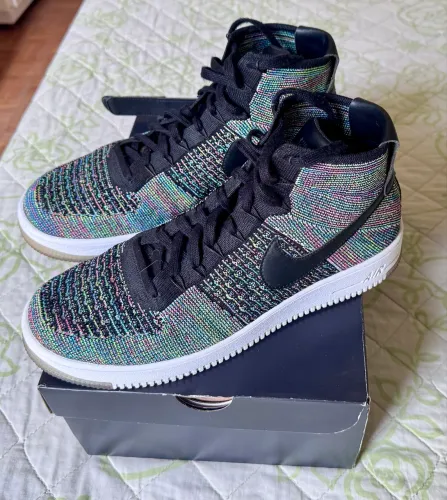 Tênis NIKE AIR FORCE 1 FLYKNIT MID tamanho 43
