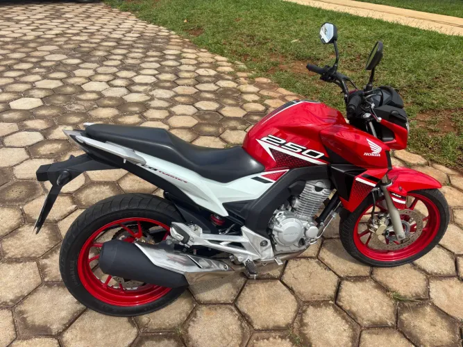 Honda twister 2022 ABS
