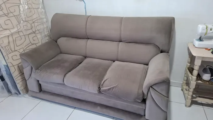 Vendo sofá de 3 Lugares, recém reformado