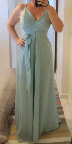 Vestido longo de festa verde claro. Tamanho M