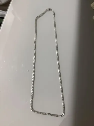 Cordão de prata.