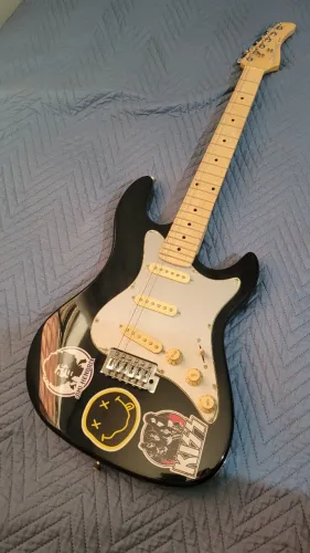 Guitarra "Stratocaster" Strinberg STS - 100