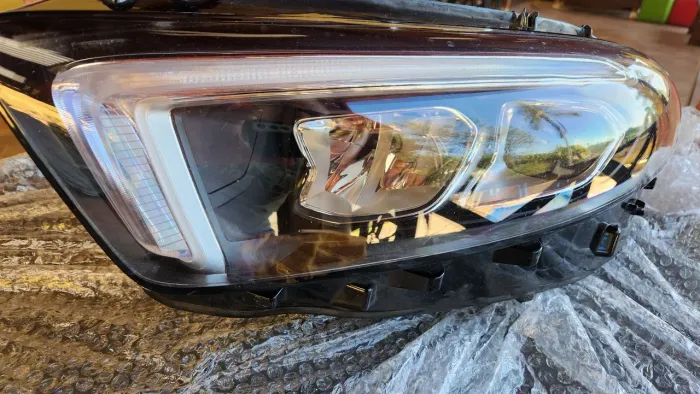 FAROL LADO ESQUERDO DA MERCEDES A250 2019