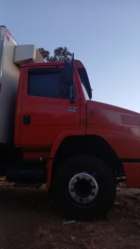 Mercedes 1218 baú refrigerado câmara fria