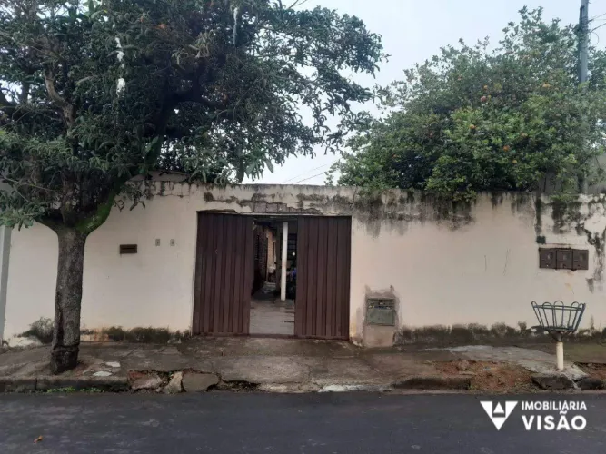 IMÓVEL COMPOSTO POR 05 CASAS À VENDA NO BAIRRO LEBLON