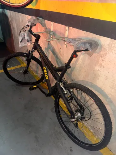 Bicicleta Caloi Aro 26 21 Marchas T-Type Mountain Bike Preta