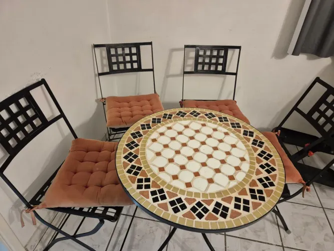 Mesa mosaico de ferro com 4 cadeiras