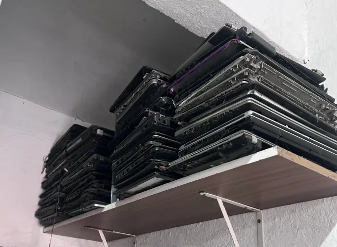 Carcaça de notebook antigo