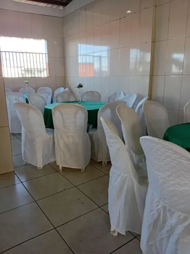 Alugo mesas e cadeira para eventos 