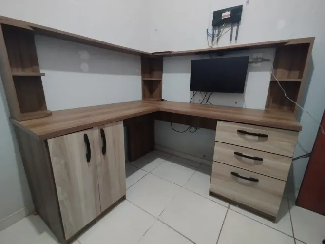 Mesa em L para escritório ou quarto 