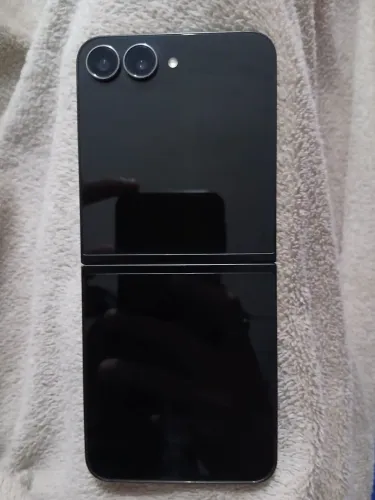 Z flip Fe 128 em excelente estado 3 mês de uso com caixa