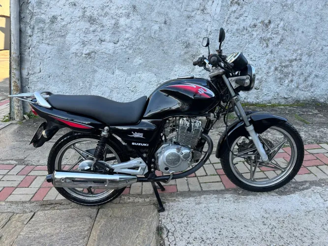 Suzuki EN Yes 125 SE Linda