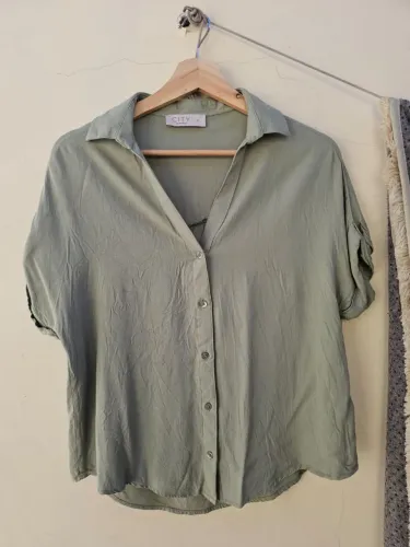 camisa verde city essential P