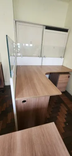 Mesa e gaveteiro