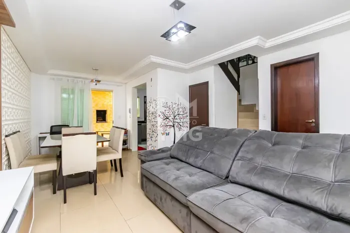 Sobrado 165m² Xaxim 4 Dorm. (2 Suítes), Ático c/ Lareira, Churrasqueira Retrátil