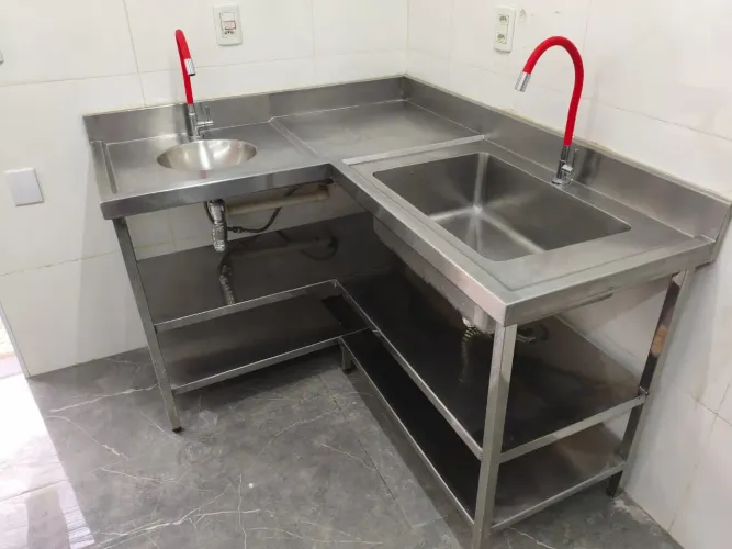 Pia de inox para bar, restaurante ou lanchonete