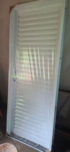 Vende-se porta ferro nova sem uso 3 unidades