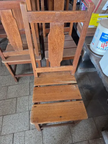 Vendo 16 cadeiras de madeira