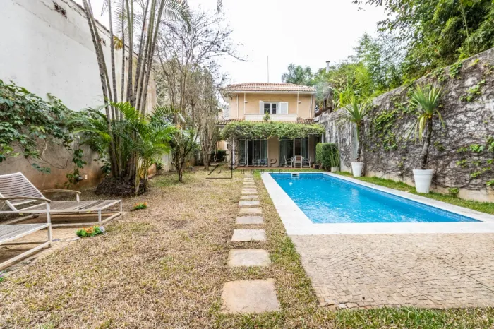 Aluguel Casa 4 Dormitórios - 370 m² Campo Belo