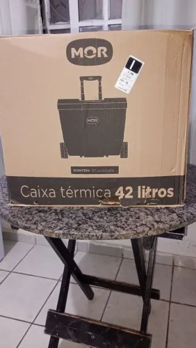 Caixa de térmica de 42 litros com rodinhas 