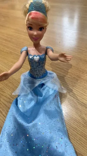 Boneca Cinderela usada