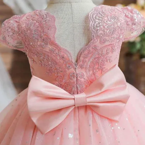 Promoção queima de estoque:Vestido infantil pra festas ou batizado.