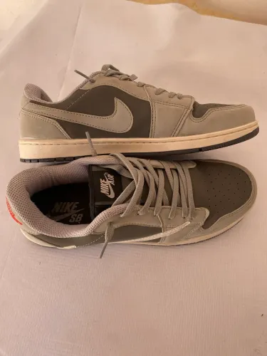 Nike Dunk Travis Cinza