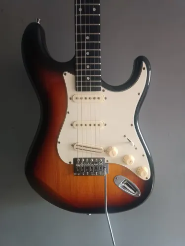 guitarra stratocaster tg500
