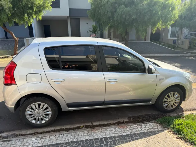 Renault Sandero Privilège Hi-flex 1.6 16V 5P AUT 2013