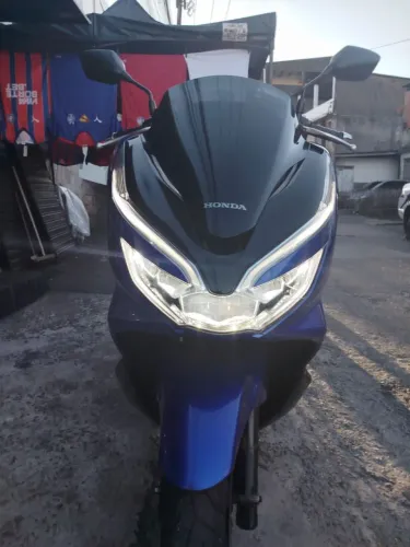 Vendo moto PCX, muito conservada.