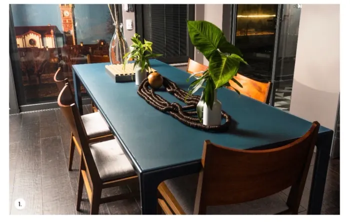 Mesa em alumínio e vidro temperado azul 