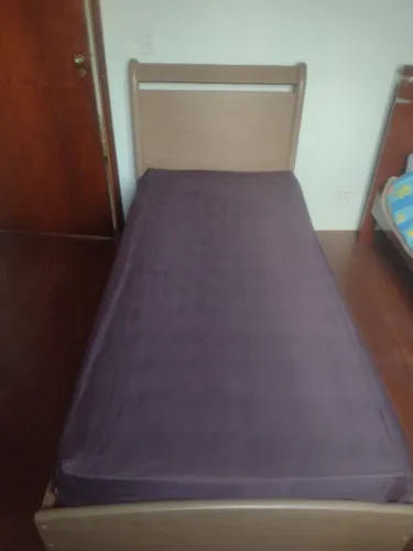 Cama de Solteiro de Madeira Com Cabeceira + Colchão Saint German D33 em otimo estado