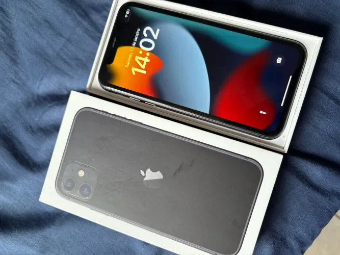 iPhone 11 64 GB seminovo