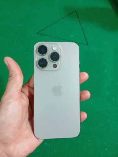 iPhone 15 pro titânio 256GB