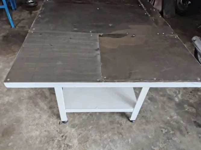 Bancada de ferro para trabalho