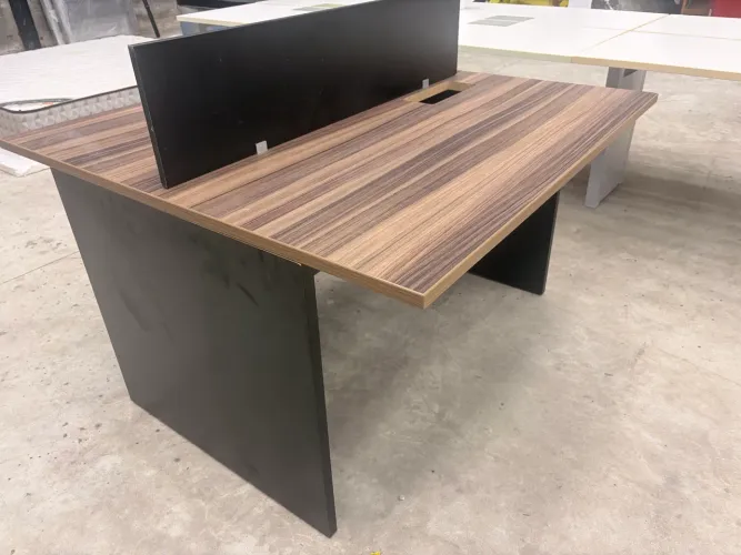Mesa de escritório dupla