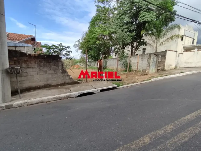 Terreno no residencial Santa Hermínia próximo da igreja assembleia de Deus