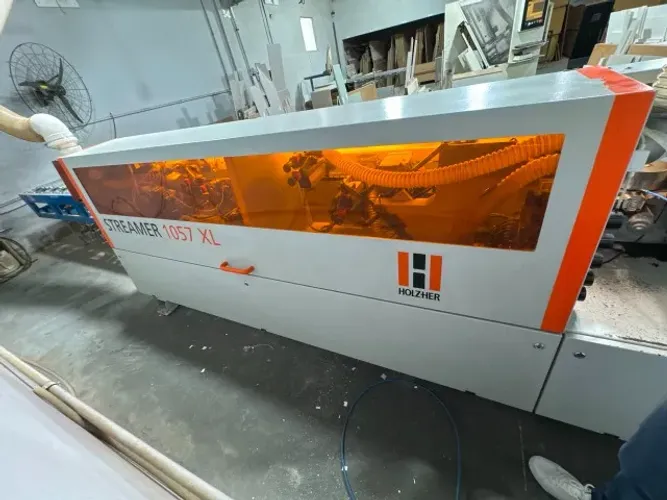 Máquina coladeira de bordas automática Holzher Streamer 1057 XL ano 2018