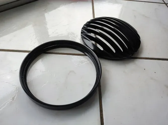 Grelha de Farol Sportster XL 883 1200 Dyna