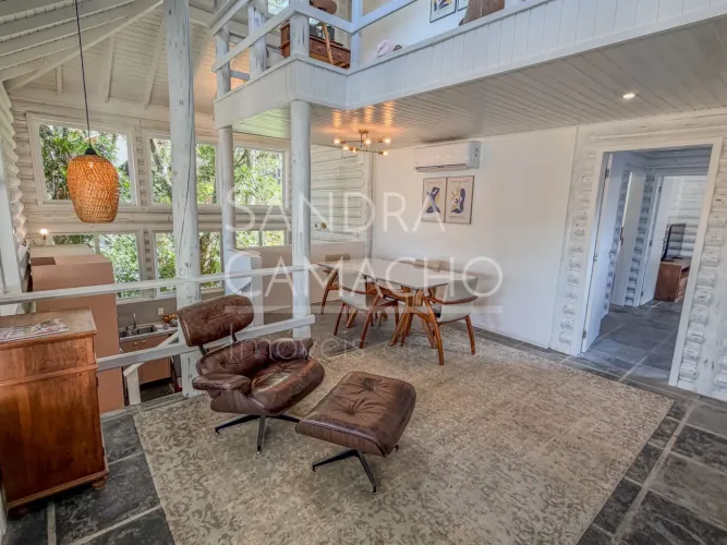 Casa para venda em Sambaqui