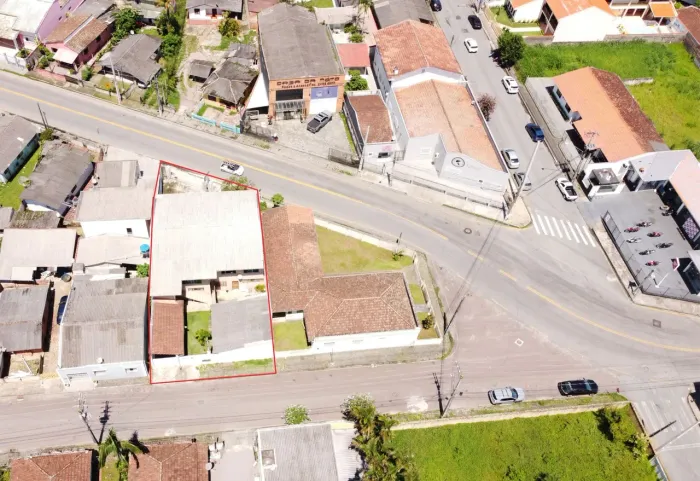 Salão Comercial com Loja e Residência com estacionamento 457m² de terreno em Morretes/PR