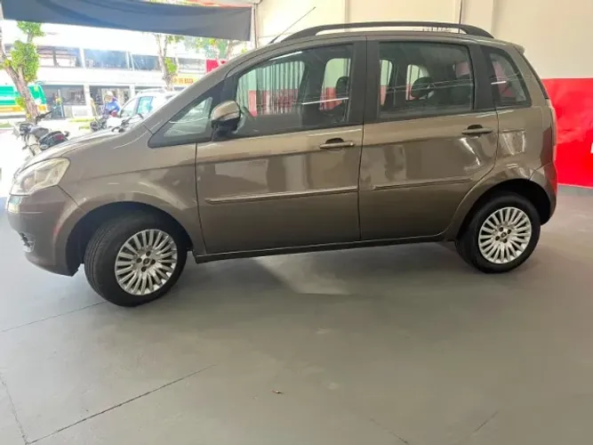Fiat Idea Attractive 1.4 Fire Flex 8V 5P 2011