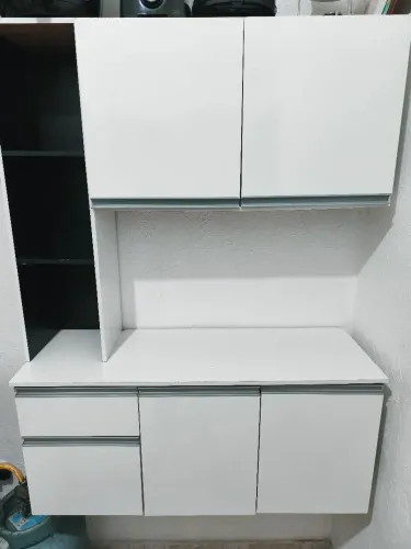 OPORTUNIDADE! Armário de Cozinha Compacto em Ótimo Estado - Prático e Moderno.