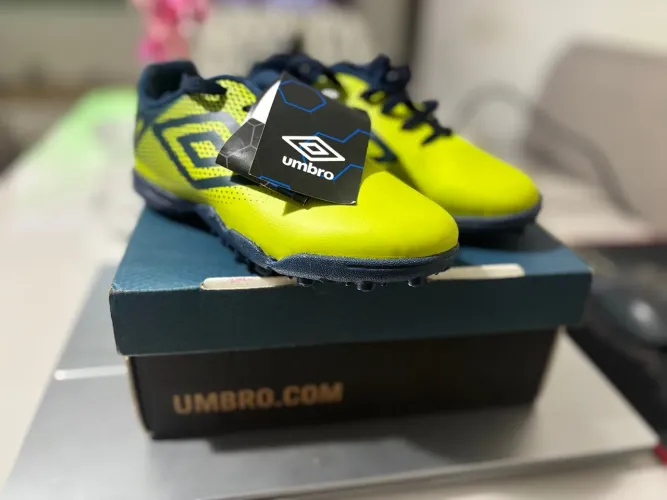 Chuteira Society Infantil Umbro Game Jr. - Tamanho 31