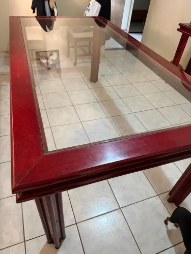 Mesa jogo de cadeiras e aparador